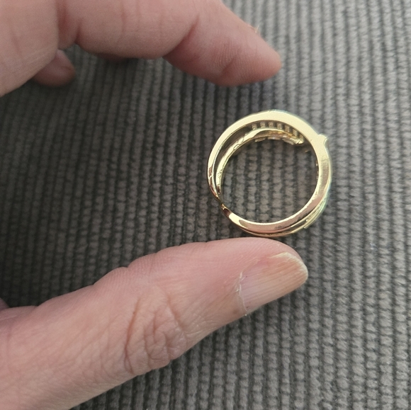 18k Dubai Fashion Gold and Silver V Initial Ring - Picture 7 of 12